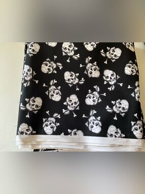 Quilting Sewing Fabric Timeless Treasure VTG 2006 Black White Skull Bones